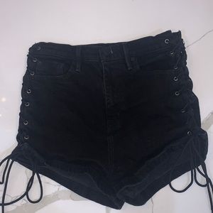 Blck side tie denim shorts!